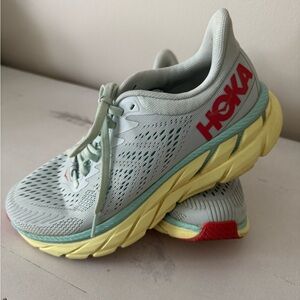 HOKA Clifton 7 Women's Running Shoes - Size 7 - Mint and Yellow